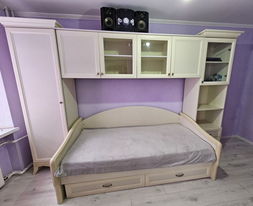 Продам спальный гарнитур