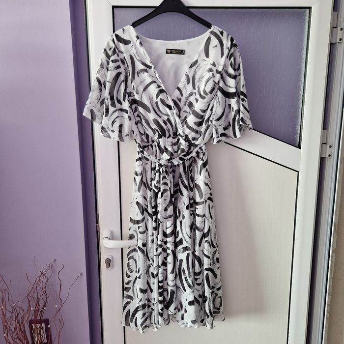 Нежна елегантна рокля