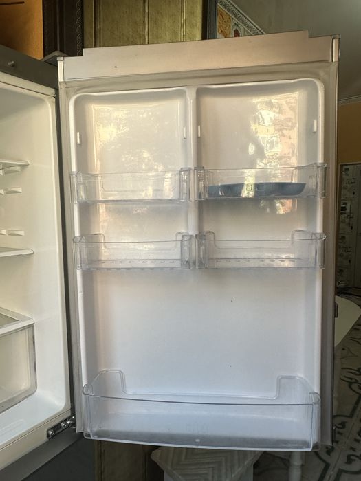 Холодильник в рабочем состоянии, марки LG