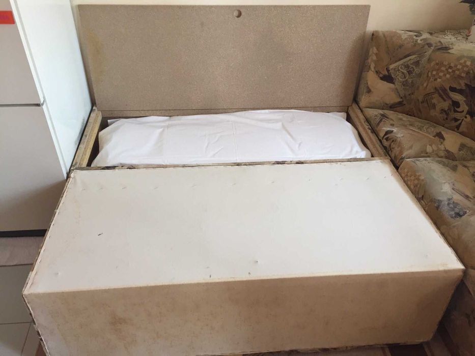 Продавам ъглов кухненски диван