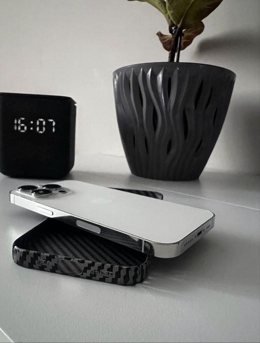 iPhone 13 pro.  WHITE