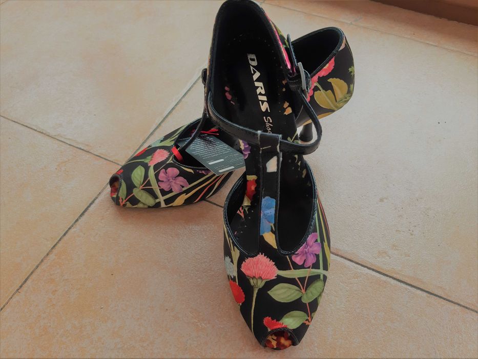 Обувки Естествена Кожа с цветен Принт на Цветя! НОВИ с Етикет! №36