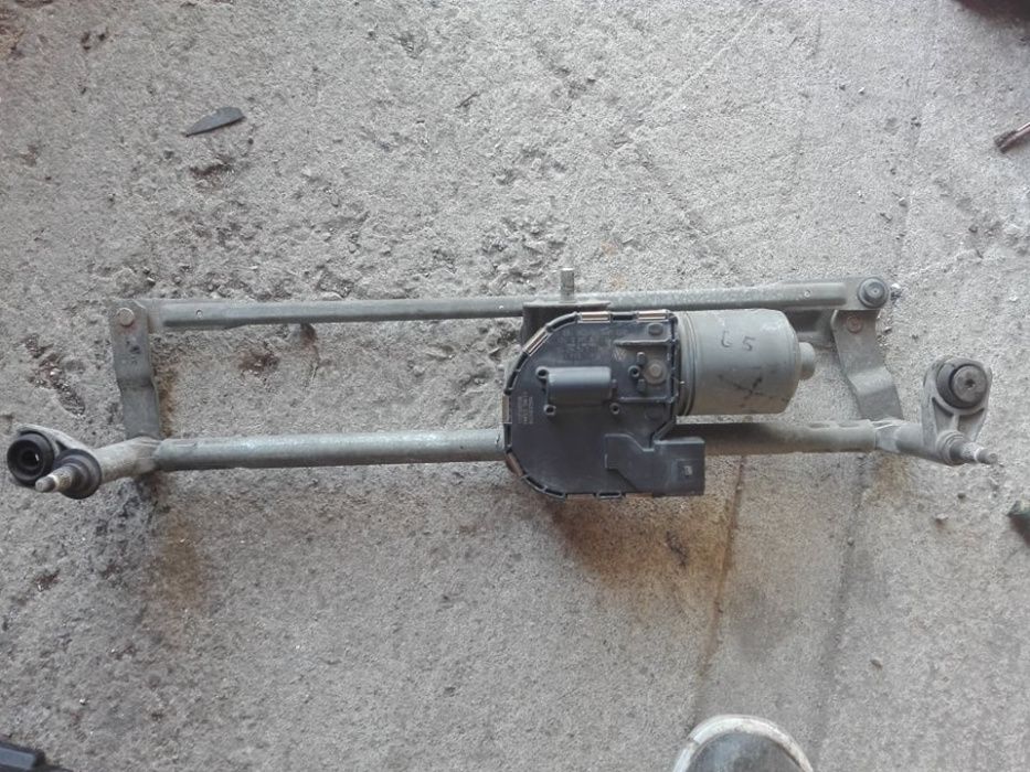 Продавам моторче за чистачки Голф5 / Golf V