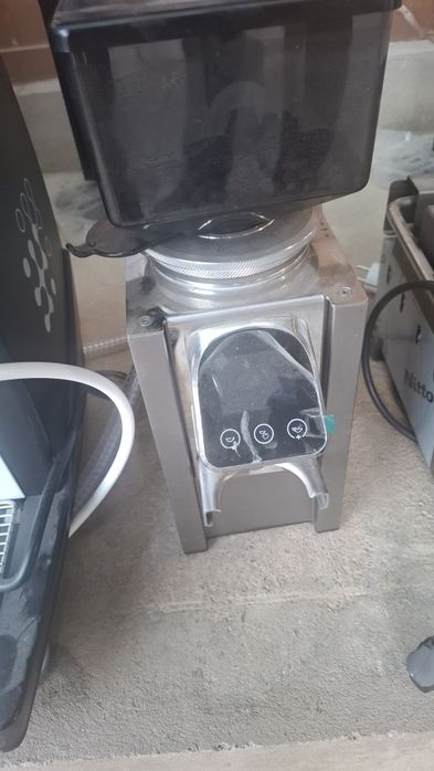 Kofe apparat sotiladi