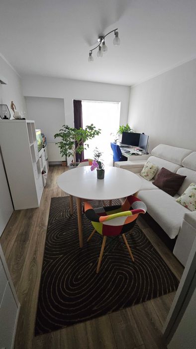 Vand apartament spatios 4 camere Noua