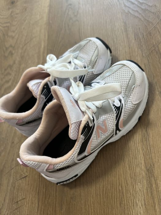 Adidasi fete marimea 33