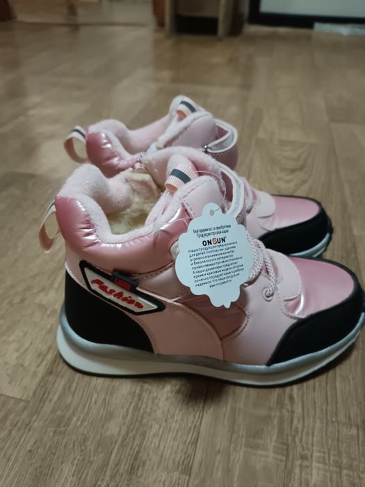 Продам обувь детскую