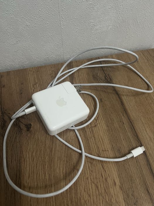 Продам apple Macbook Pro