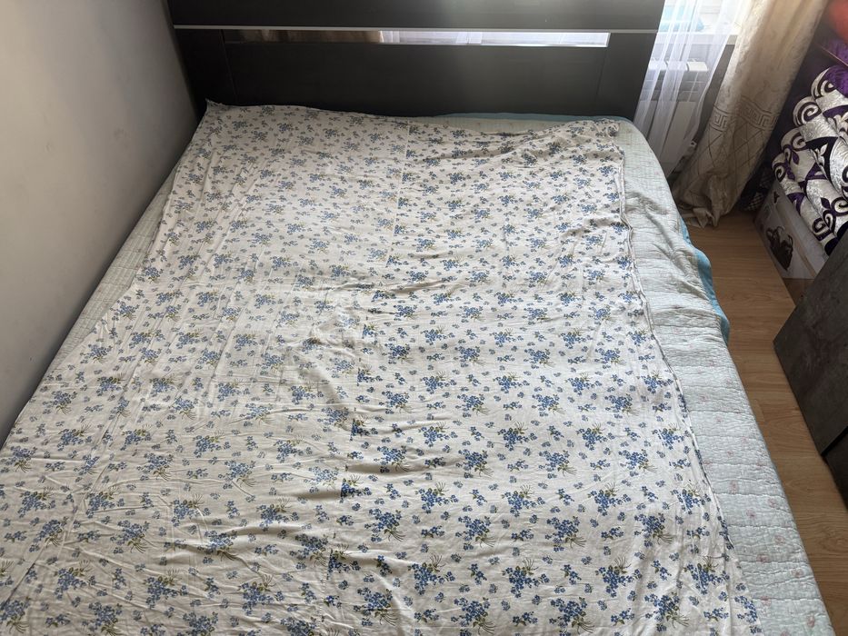 Продам кровать состояние средний ,.
