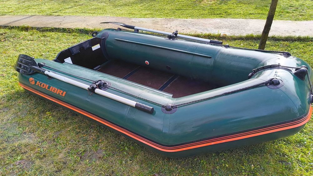 Vând barcă gonflabilă Kolibri KM 280 cu podină full tego