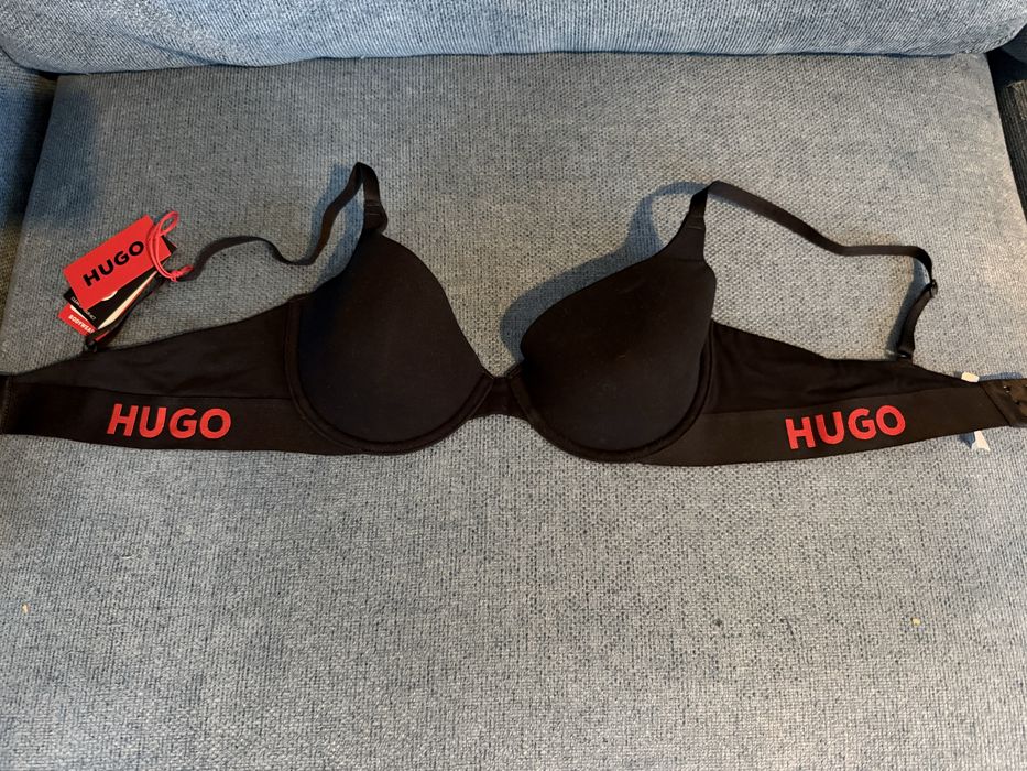 Hugo дамски сутиен 80C с етикети
