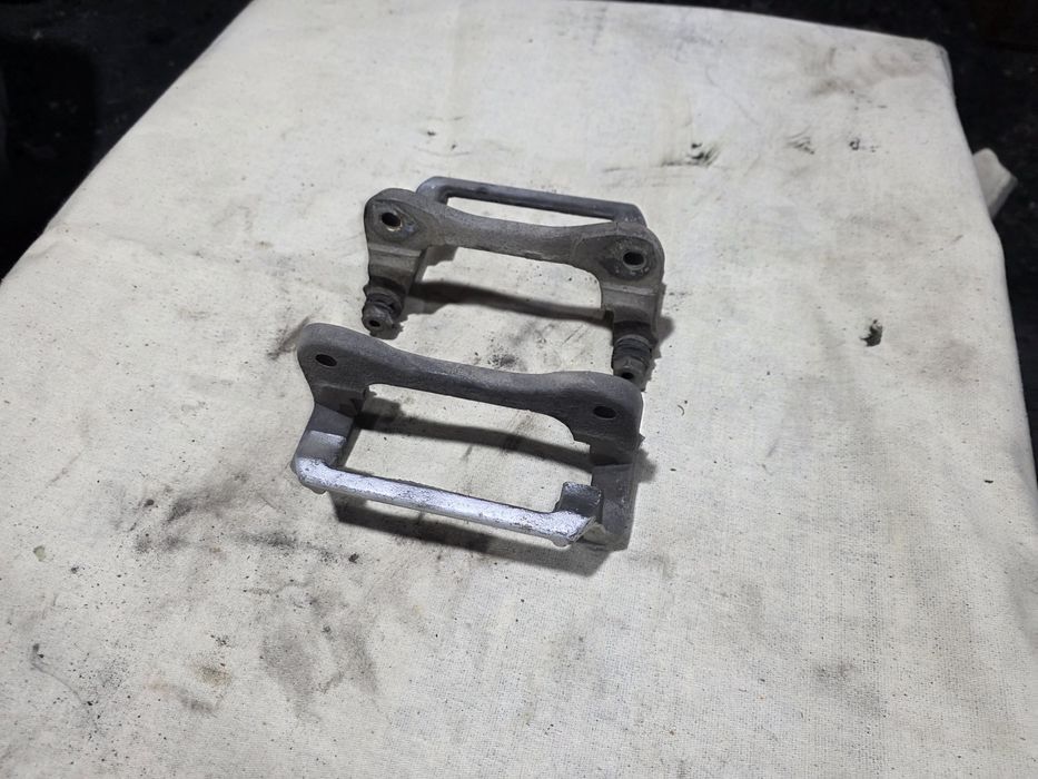 Продам кронштейны тормозных суппортов Нива