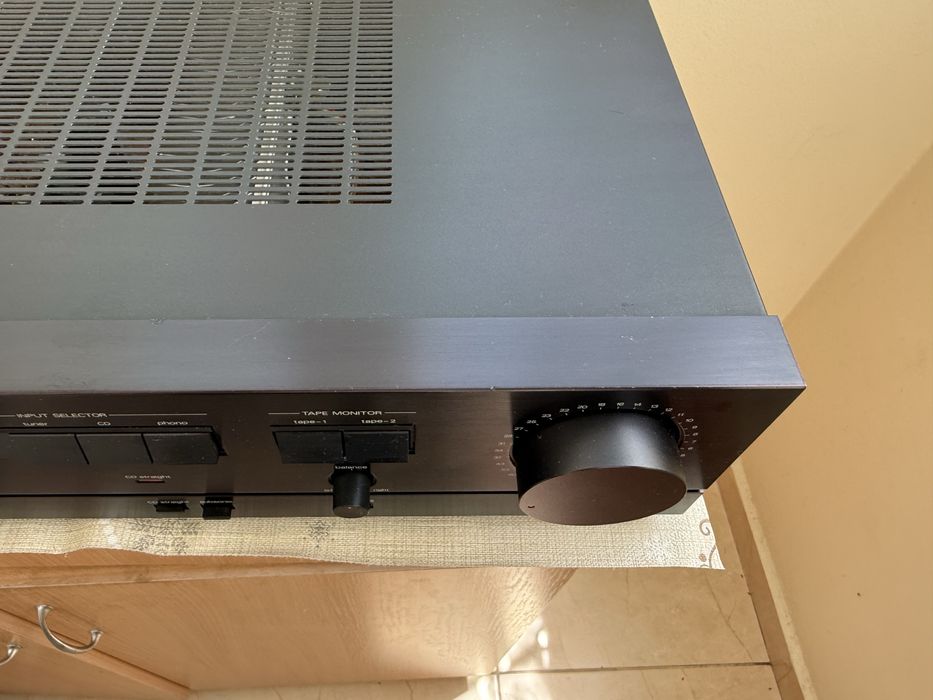 Luxman LV-100 Стерео усилвател