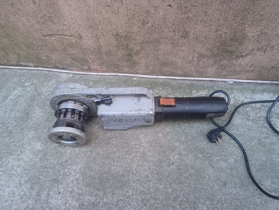 filieră electrică portabilă (clupă de filetat), modelul Super-Ego Supertronic 2000 (un brand din grupul Rothenberger).