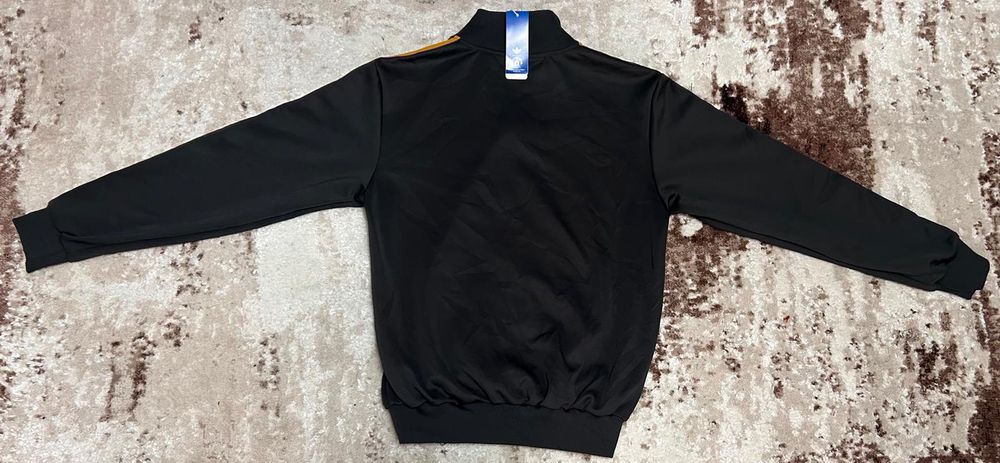 Vând compleu nou original de bărbați Adidas Manchester United