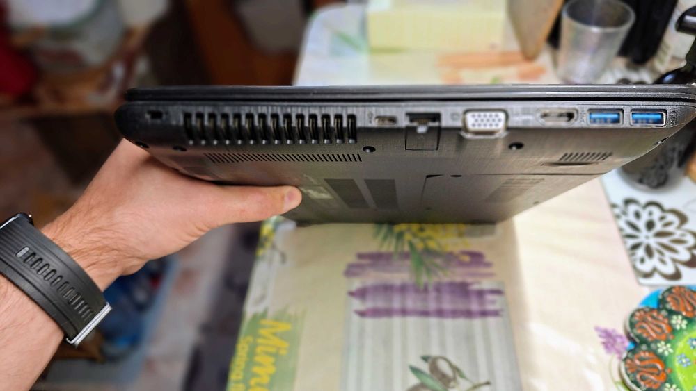 Laptop Acer Aspire F5-573G – i5, 16GB RAM, GTX 950M 4GB