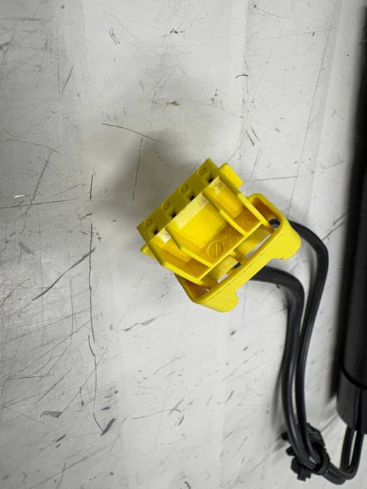 Обтегач колан / Пиропатрон преден колан БМВ Ф33 Ф83 Ф06 Ф12 Ф13