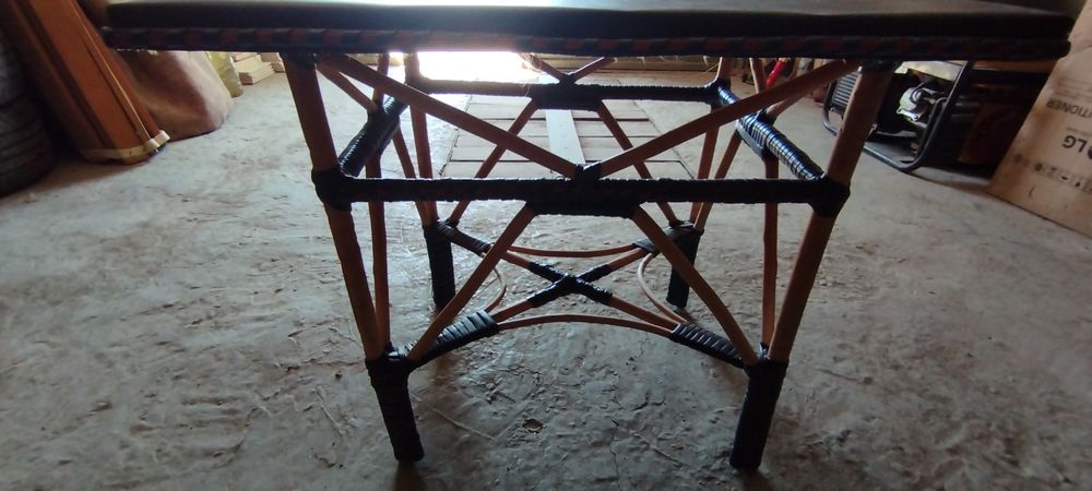 Продам столик журнальный