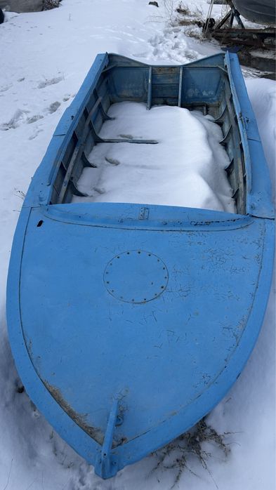 Продам лодку Вега