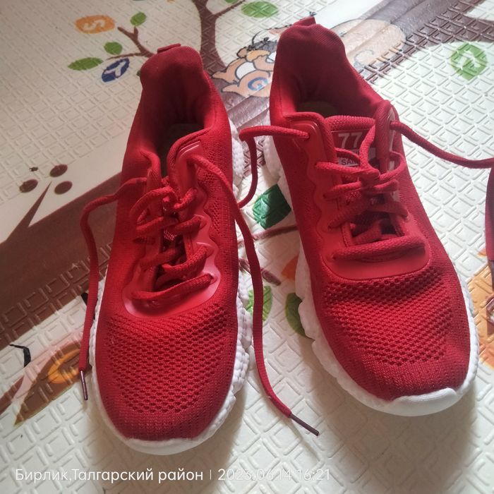 Продам кроссовки новые.