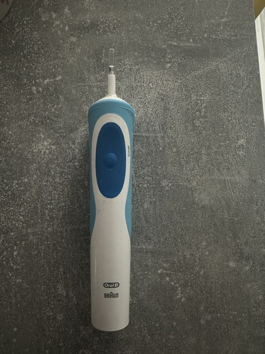 Vand periuta de dinti electrica OralB