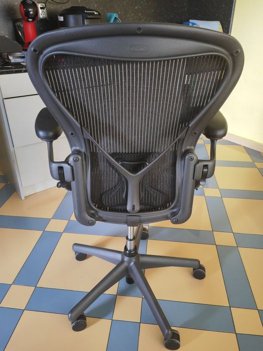 Herman Miller Aeron-(Ергономичен офис стол), размер B