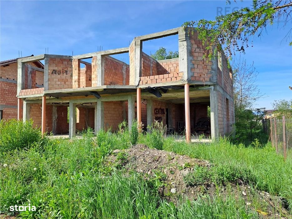Casa nefinalizata de vanzare in Stupini