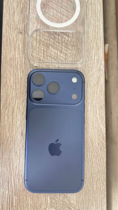 Iphone 17 pro blue