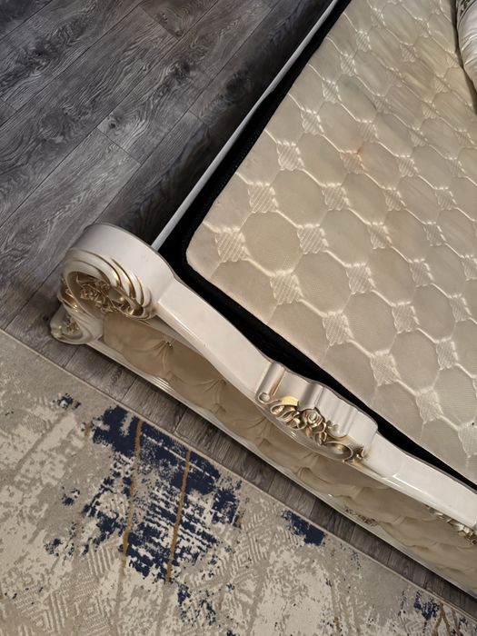 Продам кровать с матрасом