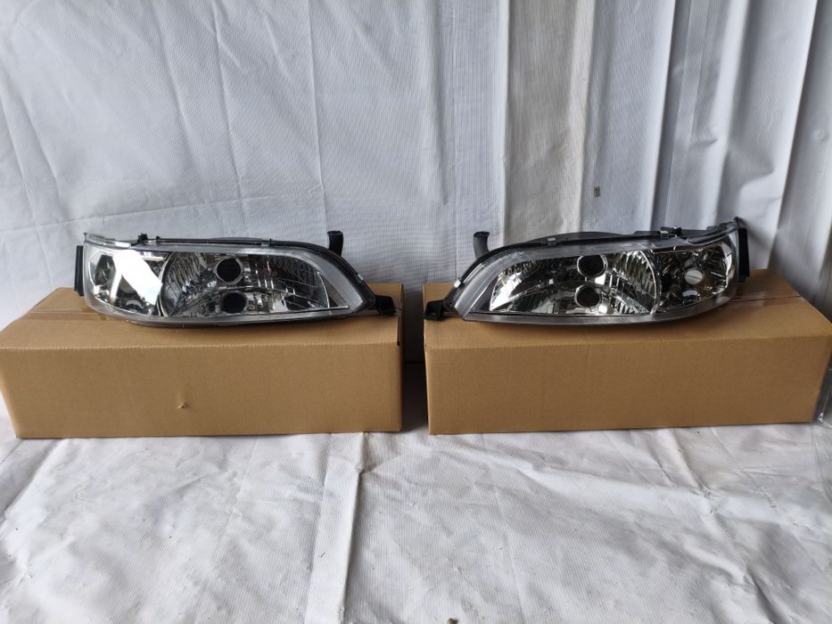 Продаю передние Фары Тойота Марк 2/90 кузов