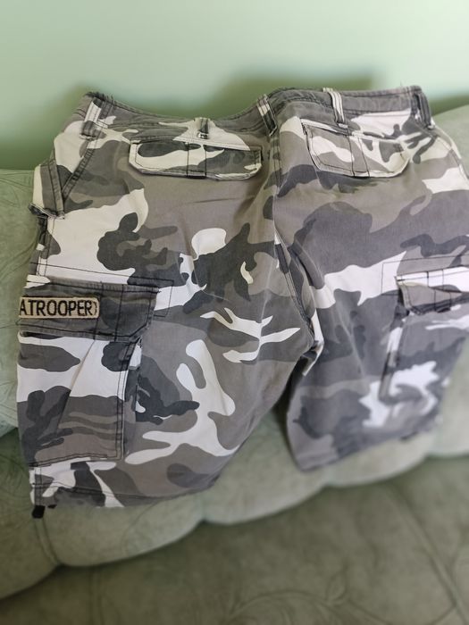 Камуфлажни къси панталони.