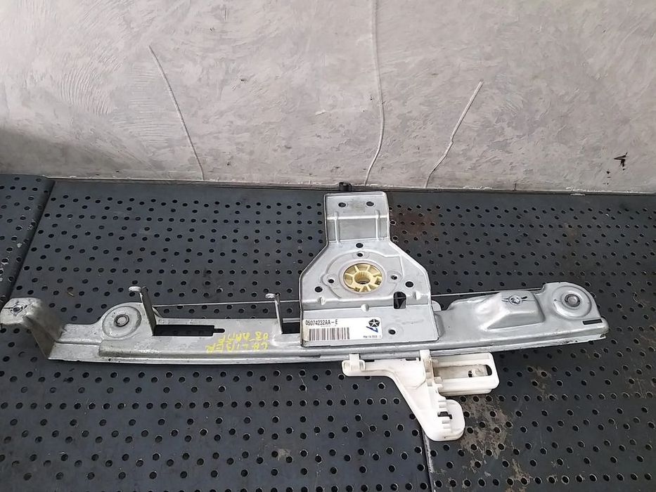 Macara geam electric dreapta spate dodge caliber 05074232aa