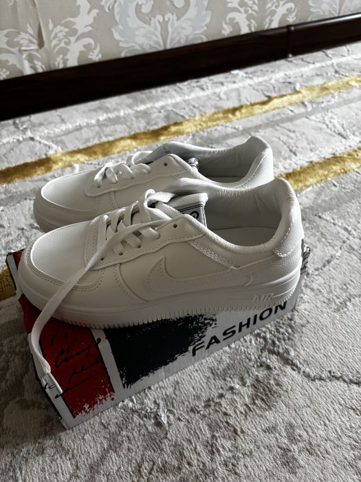 Срочно ақ женский кроссовки сатылады