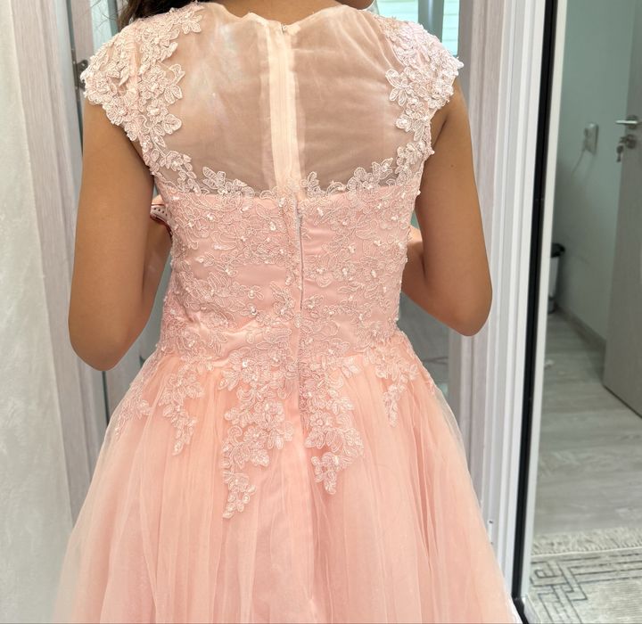 Официална рокля.