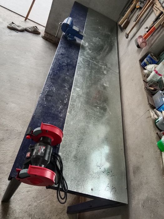 Дастгох,усталарга иш столи,,узунаси 2,5 м эни70 см,Тиска чарх .