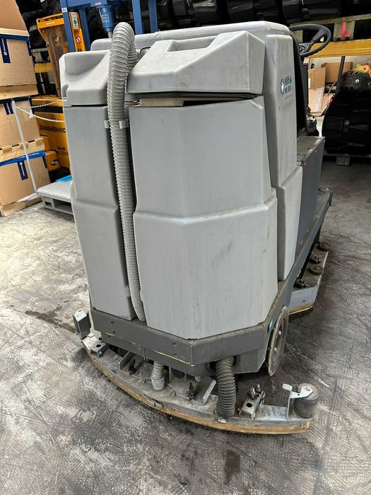 Aparat de spalat-aspirat hala Nilfisk Advance