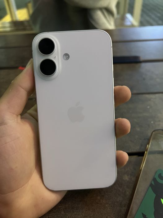 Iphone 16 alb.