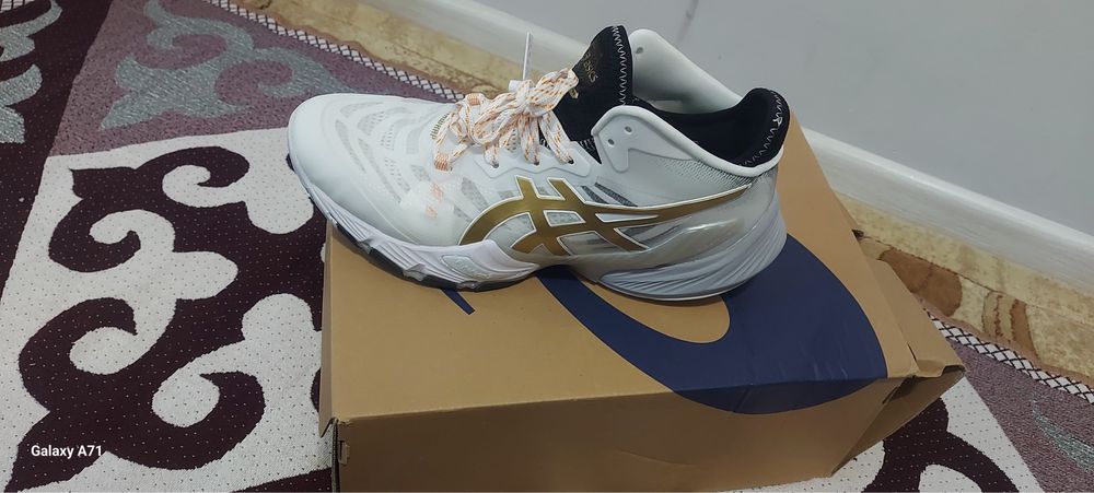 Кроссовки ASICS