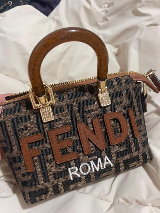 Vând geantă "Fendi Roma"