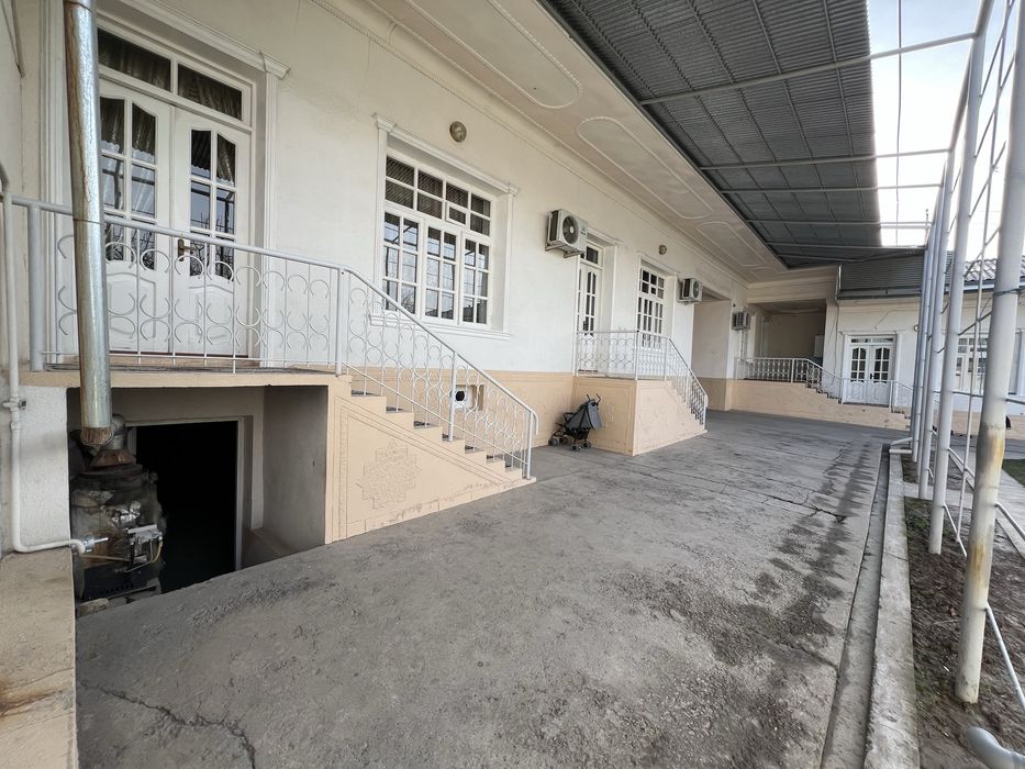 Hovli sotiladi 8,5 sotik Tokzor mahallada