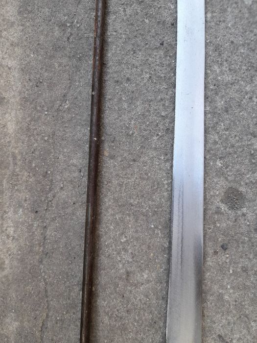 Стар нож с масат