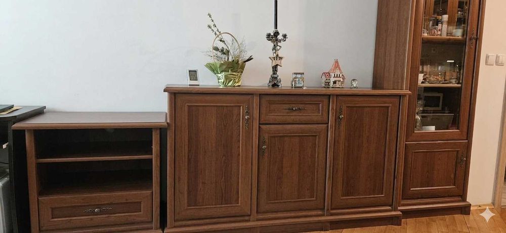 Продавам запазени мебели - Диван ъглов Паралел, кухня ъглова Абанос/Abanos, шкафове Кент/Kent .