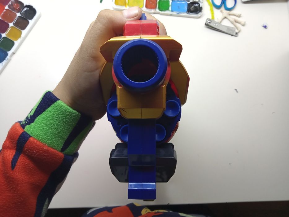 Пистолет игрушечный