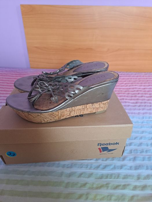 Vând Papuci cu Platforma  Guess Mărimea 38