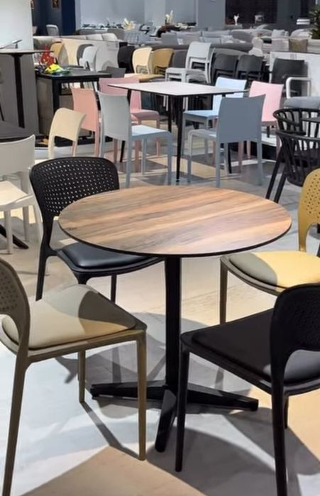 Plastmassa stullar пластиковые стулья