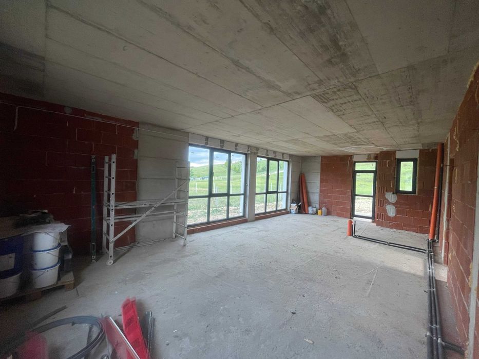 Новопостроена двуетажна къща, разположена в кв. Изгрев