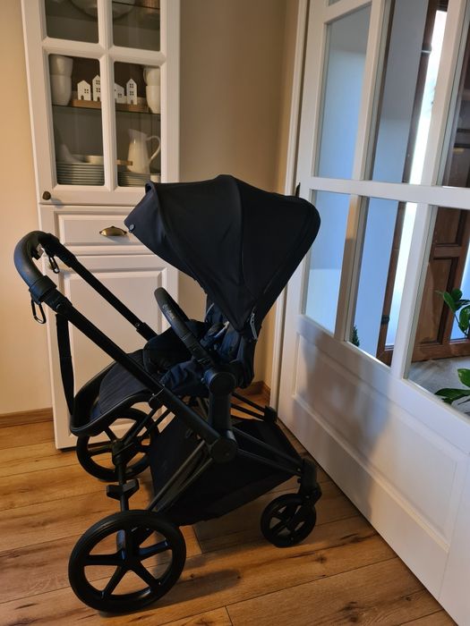 Cybex Priam Platinum 4.0 cu cadru negru mart si scoica Cloud T+ i size