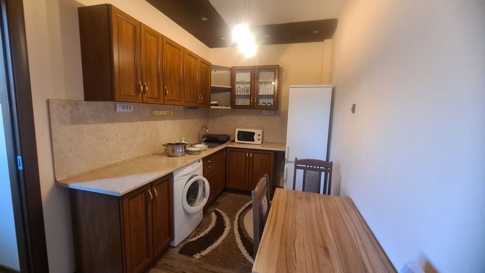 Дава се под наем Тристаен апартамент в Варна, Център - 80 кв.м за 800 € - Снимка #2