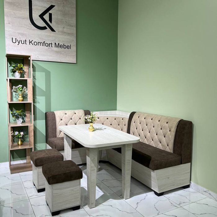 Скидка.Кухонный уголок сундук,2 пуфика и столимеется рассрочка.