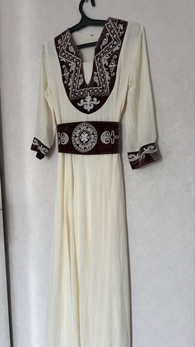 Көйлектер сатылады.
